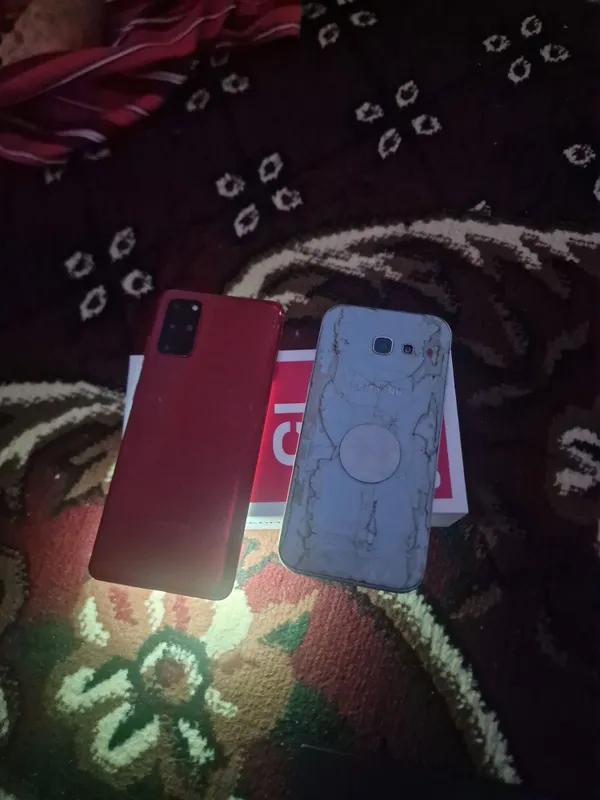 Samsung s20 + samsung A 5 2017 madeli 3 Samsung s20 + samsung A 5 2017 madeli 3