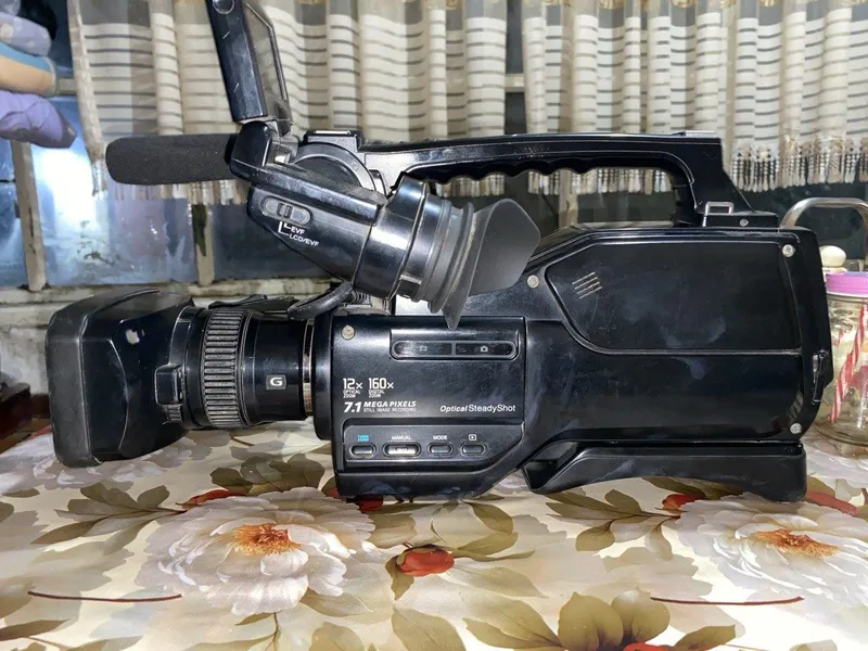 Video kamera Sony HXR-MC 1500 — фото 4