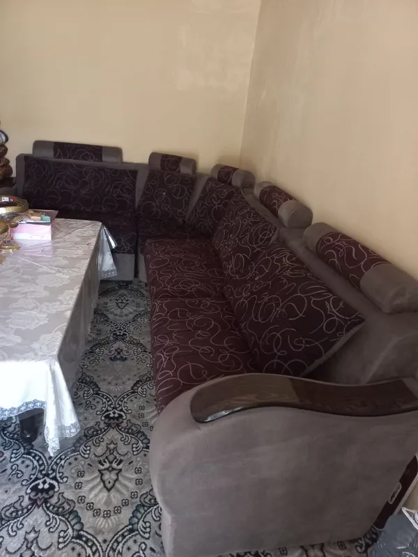 Уголок в Андижане, состояние отличное, стол большой 1 Уголок в Андижане, состояние отличное, стол большой 1