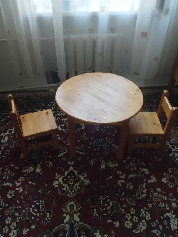 Продам детский стол и 2 стула — фото 1