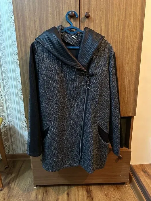 Yengil ayollar kurtkasi