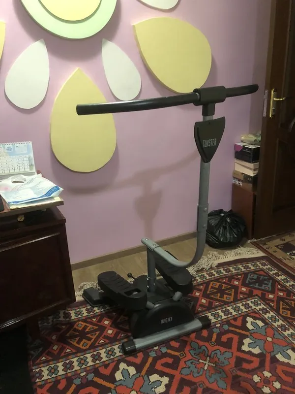 Trenajor Twister aparat sotiladi.
