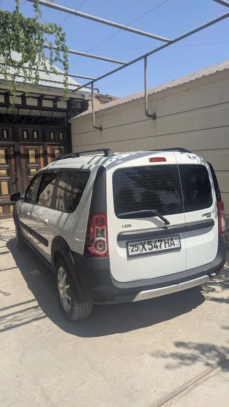 Lada Largus Cross 2 Lada Largus Cross 2