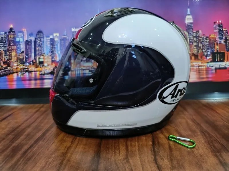 Мото шлем от Японского бренда ARAI Quantum — фото 2 Мото шлем от Японского бренда ARAI Quantum — фото 2