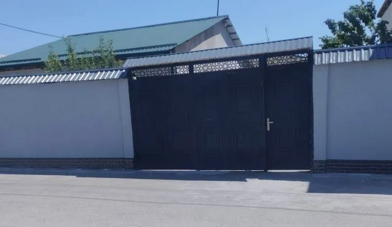 Yevrota’mirli shinam uy sotiladi, 3 xona, 120 m², uchastka 1.74 sotix, burchak hovli 2