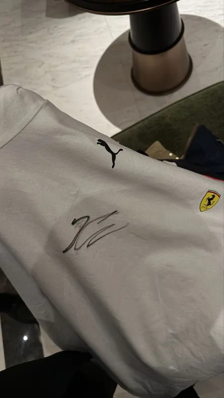 Продается футболка с подписью Charles Leclerc's Ferrari F1 2