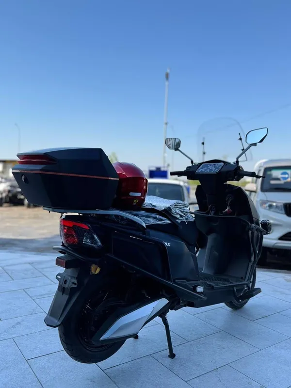 Elektron skuter 1500W, 70 km/soat, 100–120 km/zaryad — фото 2