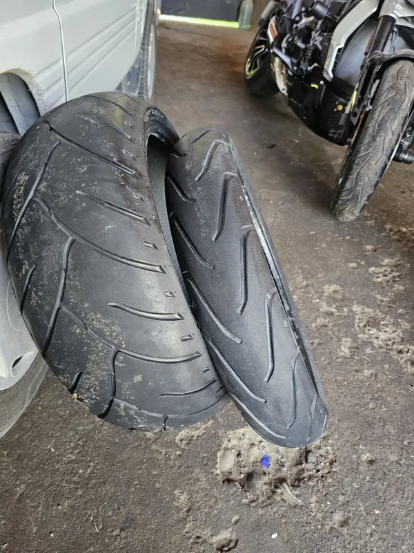 Покрышки от harley davidson 240/40R18 120/70R19 Передний 120/70