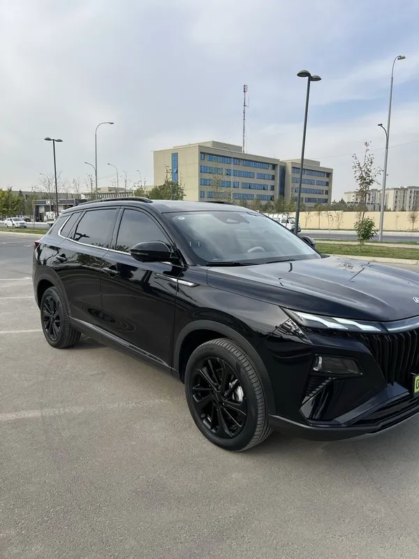 Dongfeng Aeolus Huge Hybrid 3 Dongfeng Aeolus Huge Hybrid 3