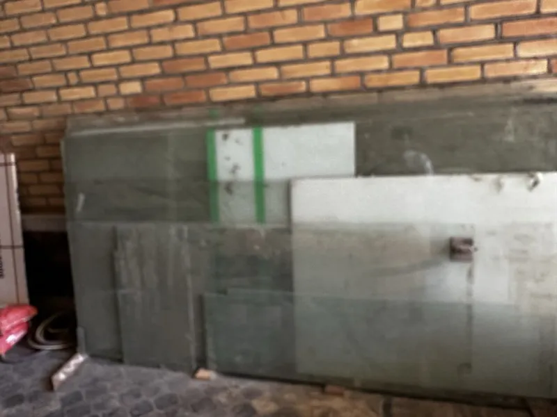 Продам витрины закаленное стекло 2