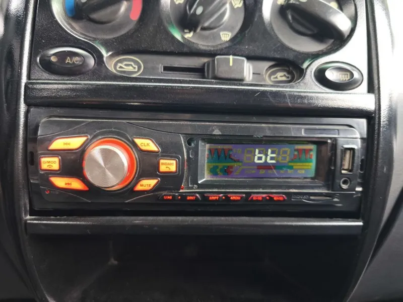 Магнитофон сотилади. USB, AUX, Bluetooth,FM