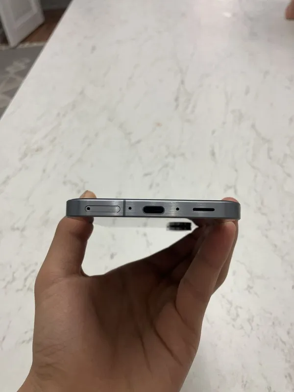 Samsung A56 5G 8/256 karobka dokument bor 1 oy ishlatilgan — фото 2