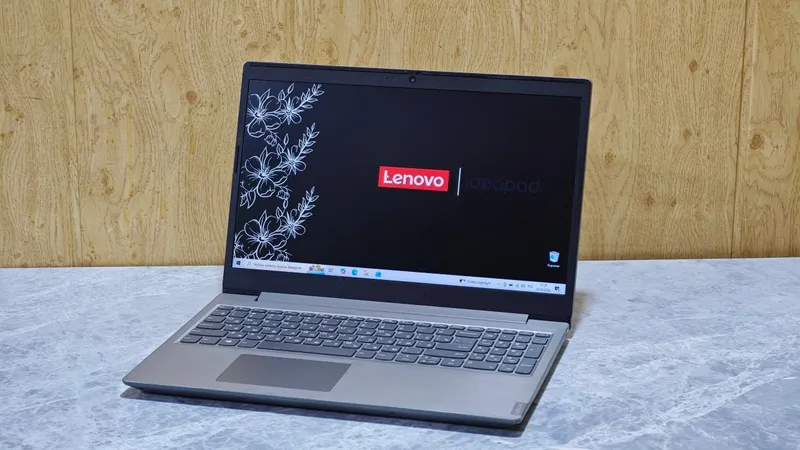 Ноутбук Lenovo 3 Ноутбук Lenovo 3