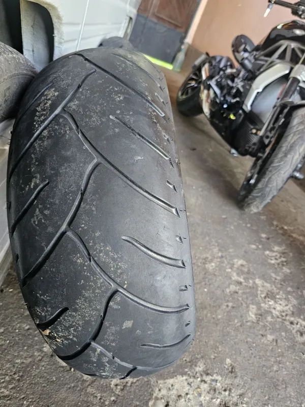 Покрышки от harley davidson 240/40R18 120/70R19 Передний 120/70 — фото 1