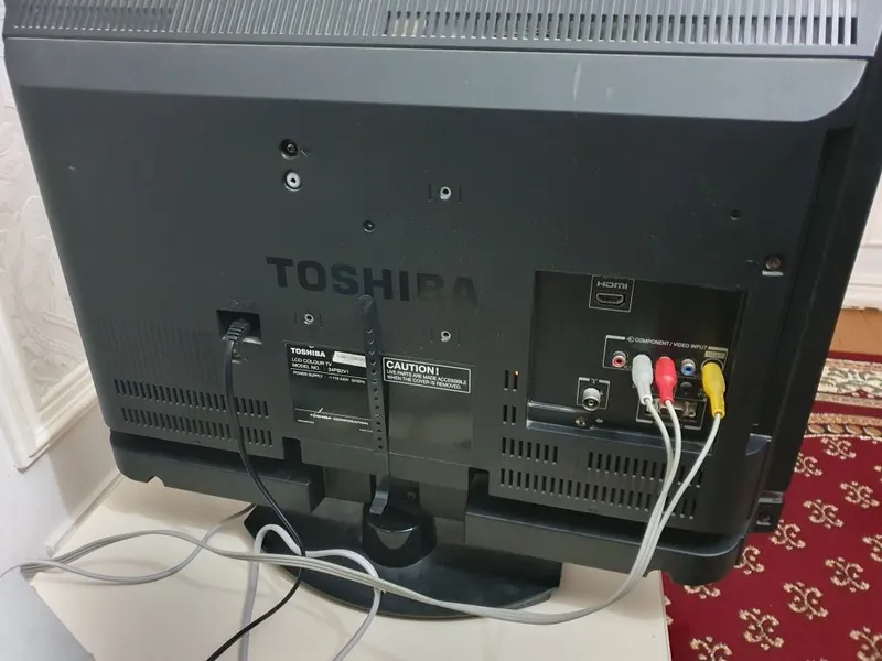 Televizor 24 Toshiba есть царапины — фото 4