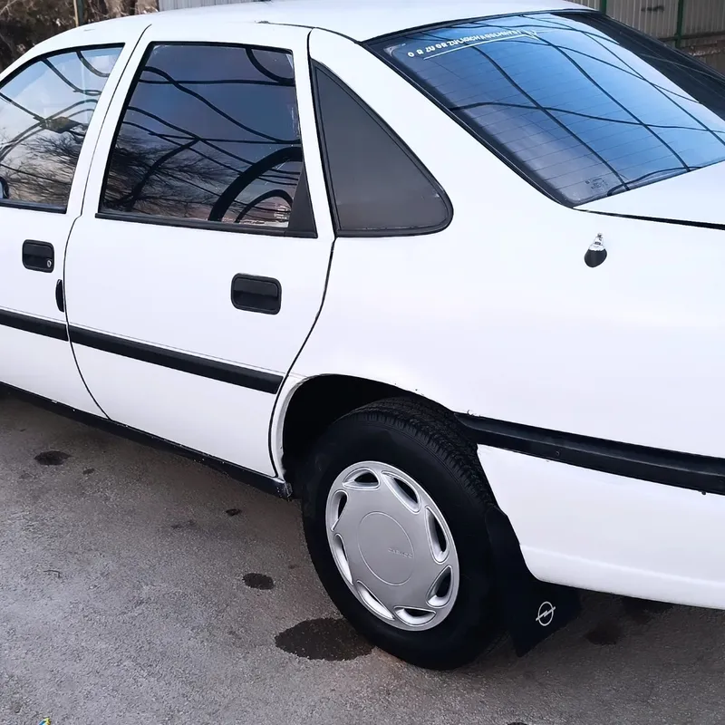 Opel vectra 1994 yil 1.8 divigatel yoqilgʻi gaz benzin 100 tali metan 2