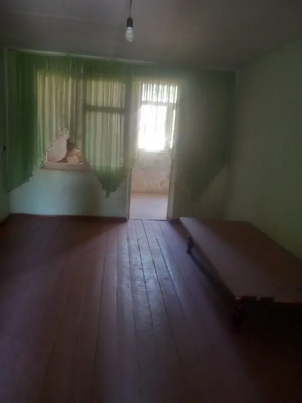 Uy sotiladi 1 etaj narxini kelishamiz kami bor 3 xona 8