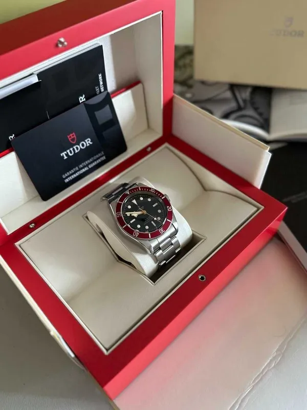 Часы Tudor Black Bay Burgundy Red Bezel, 41 mm — фото 6