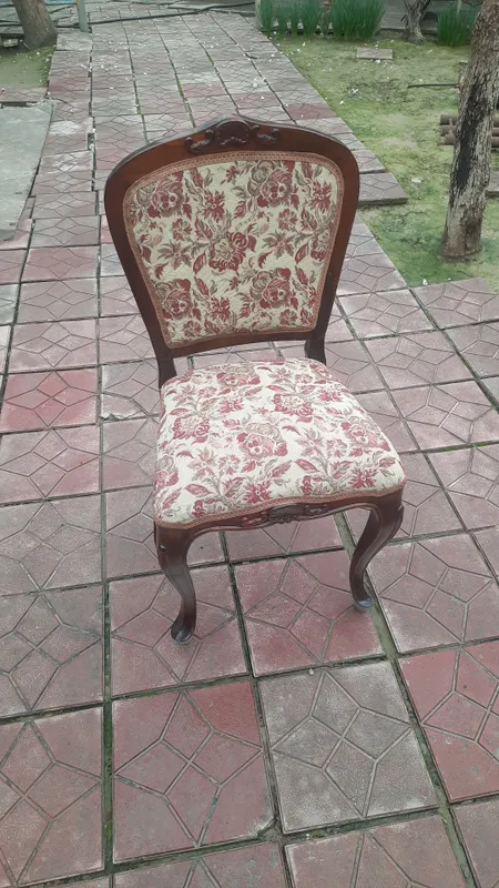 Qadimiy antikvar stullar sotiladi. 3