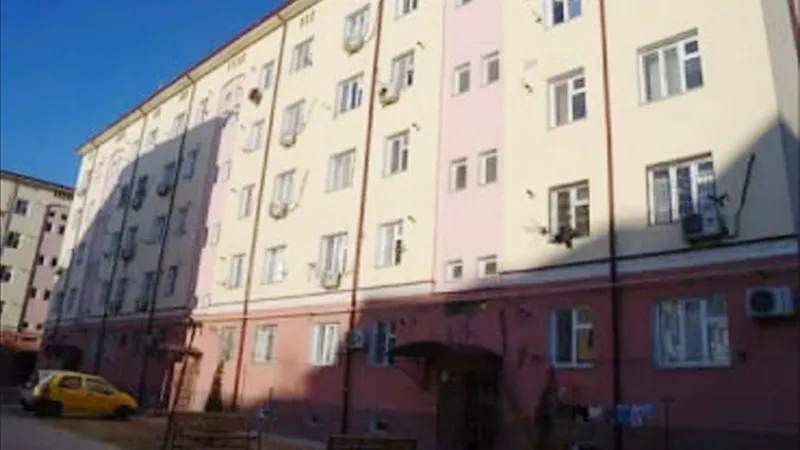 Дом 27 мкр да 2 комнаталы квартира сатылады 1