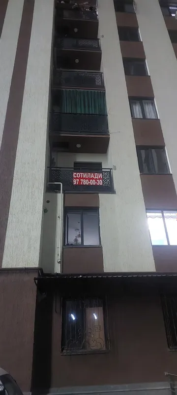 Uy sotiladi 3 xona remont tayor yotoqhona oshhona zal mebellari bilan
