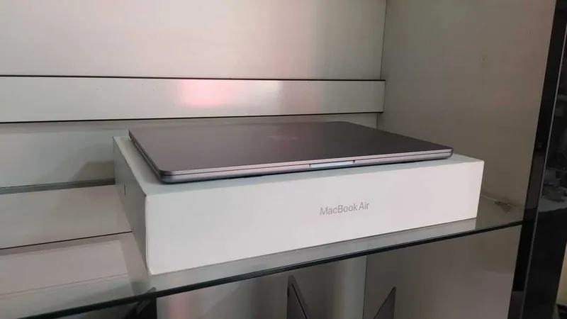 Macbook AIR M2 15.3" A2941 DDR5 8gb SSD 256gb — фото 1