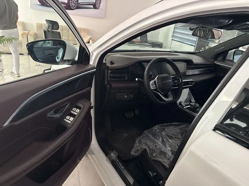 Jetour x 90+ sotiladi 5