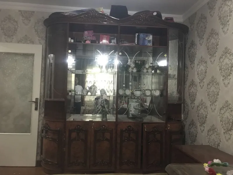 Состояние хорошее, только у серванта у одной дверцы разбито стекло 3 Состояние хорошее, только у серванта у одной дверцы разбито стекло 3