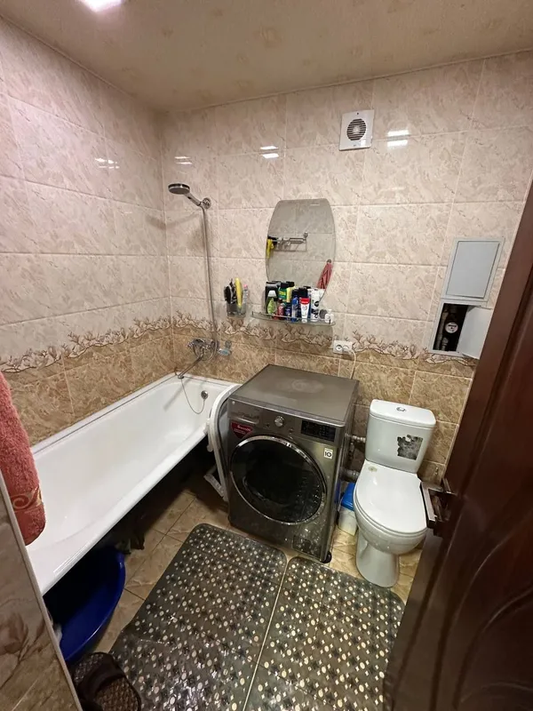 Продаётся 3-комнатная квартира на м-в Авиасозлар 3 8