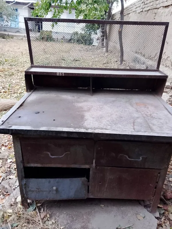 Servisniy stol sotiladi 1