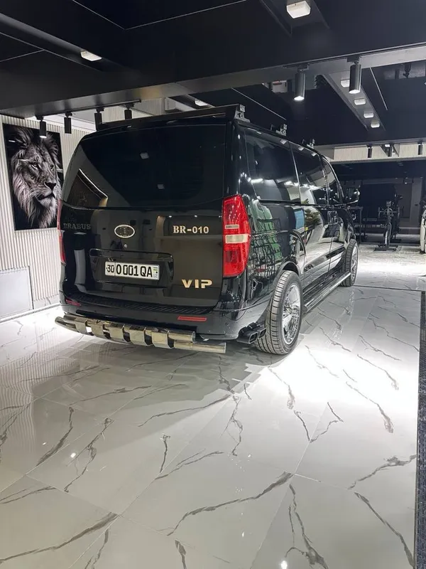 Продается представительский HYUNDAI GRAND STAREX 2 Продается представительский HYUNDAI GRAND STAREX 2