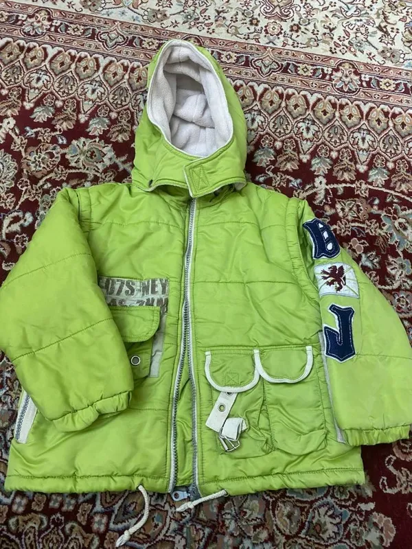 Куртка на мальчика 4-5 лет Куртка на мальчика 4-5 лет