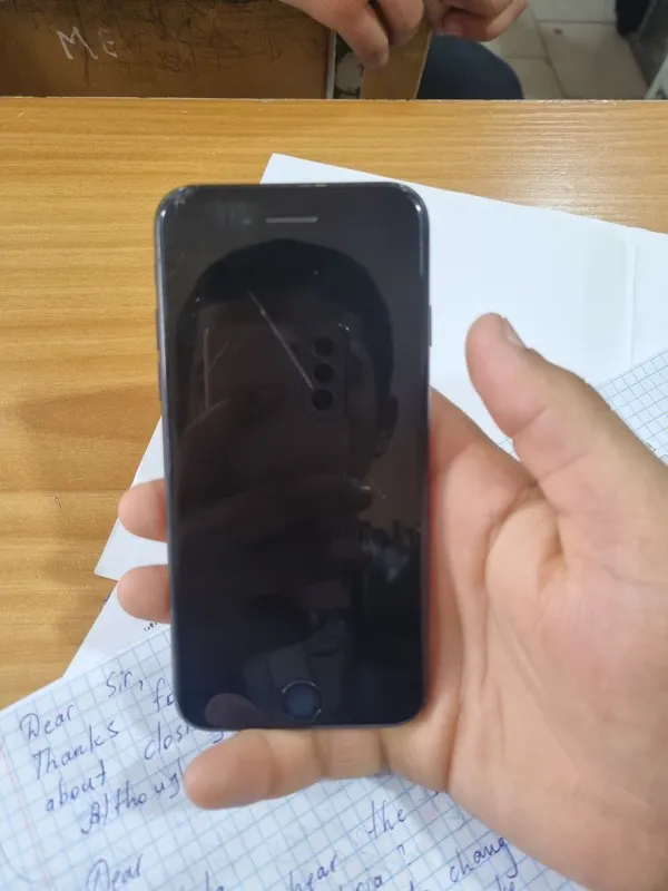 Iphone-7 LLA aybi ekrani singan cheti ishlashga halaqit bermaydi — фото 1
