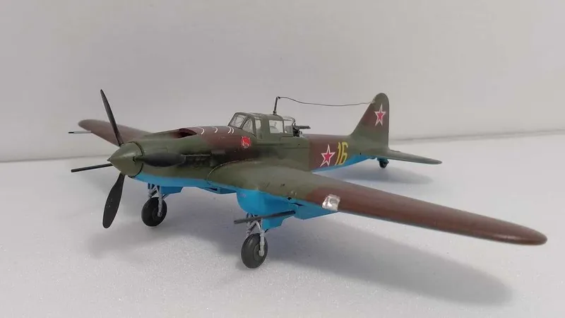 Сборная модель самолета Ил-2 с 37-мм пушками НС-37 (Звезда, 1/72) — фото 3