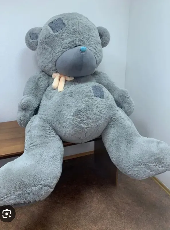 Продаётся большой плюшевый мишка teddy. Очень красивый
