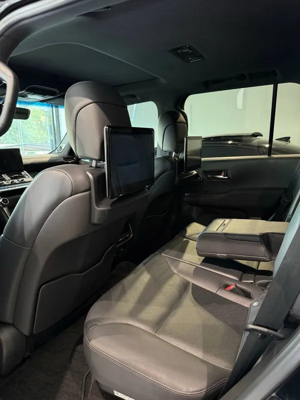 Toyota land cruiser 300 full komplektatsiya 2