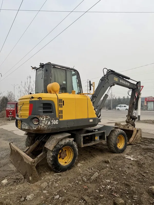 Volvo mini ekskavator sotladi 1 Volvo mini ekskavator sotladi 1