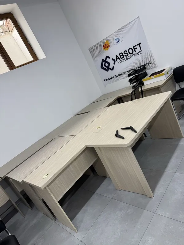 Офисные столы «светлые» 100×60×76 см. 3 Офисные столы «светлые» 100×60×76 см. 3