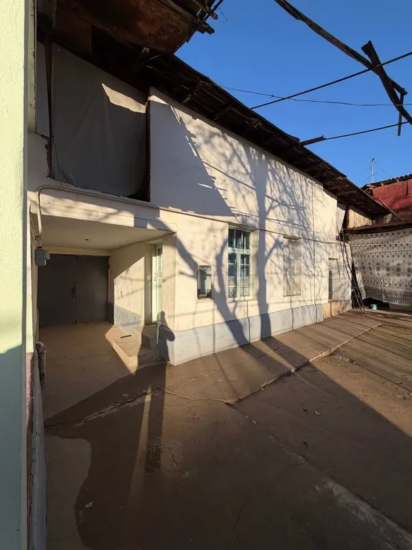 Olmazor tumani Mirza G’olib 2-tor ko’chasi 8.5 sotok fasad 28/30.5 1