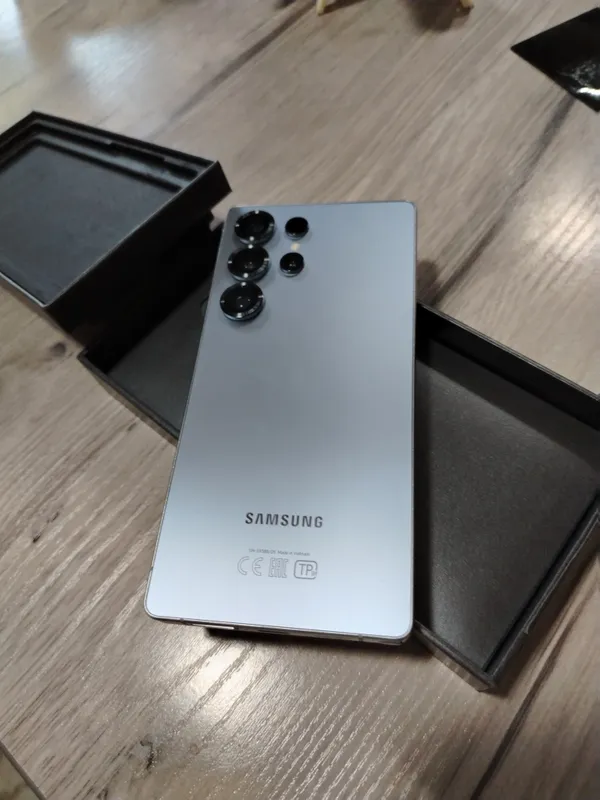 Продаю Samsung Galaxy S25 Ultra, 256 ГБ памяти — фото 1