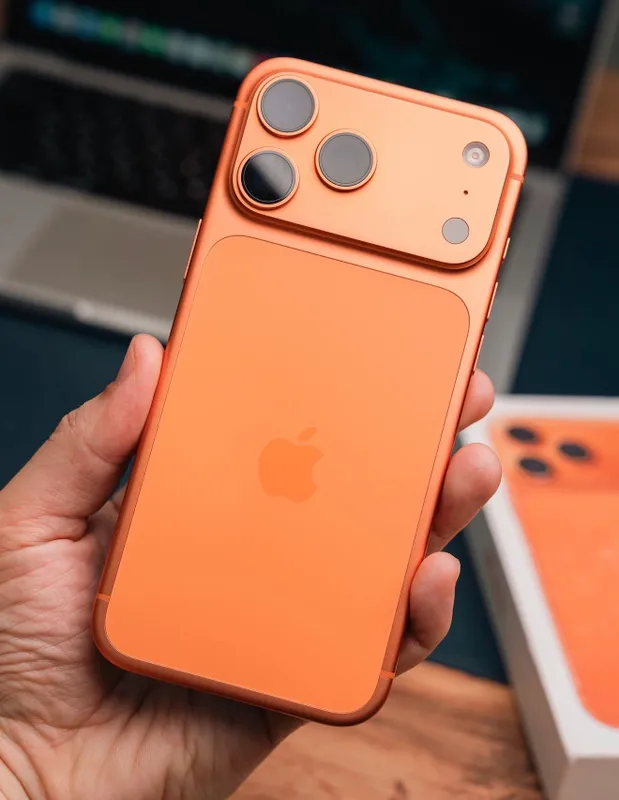 iPhone 17 ProMax 256 Orange, аккум.: 93% — торг есть 1 iPhone 17 ProMax 256 Orange, аккум.: 93% — торг есть 1