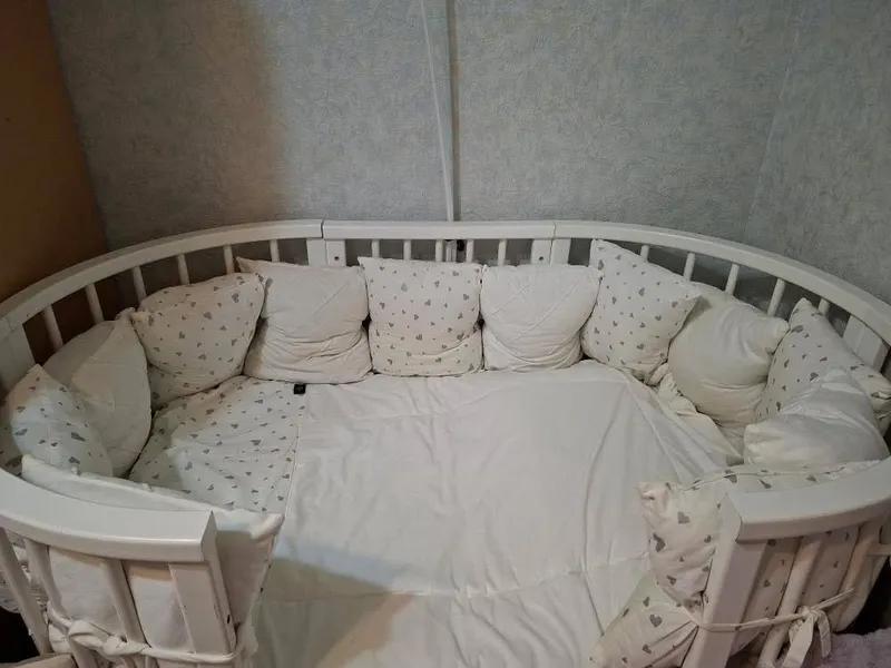 Oq rangli shkaf va kravat 1 Oq rangli shkaf va kravat 1