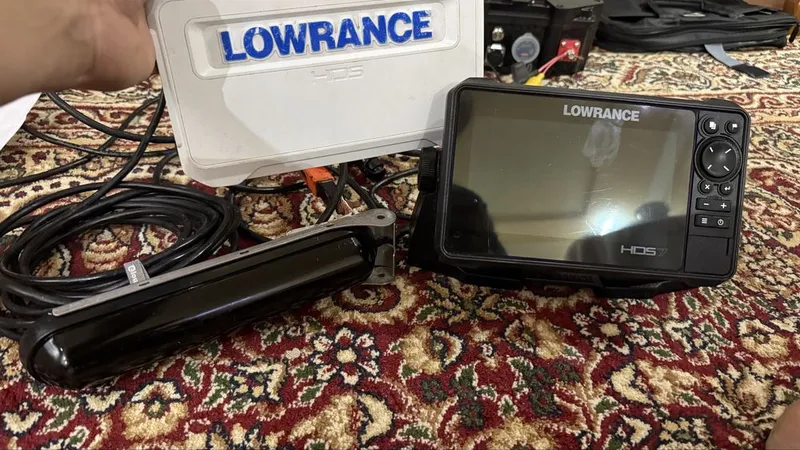 LOWRANCE HDS-7 LIVE Active Imaging 3-in-1 datchigi bilan 1 LOWRANCE HDS-7 LIVE Active Imaging 3-in-1 datchigi bilan 1
