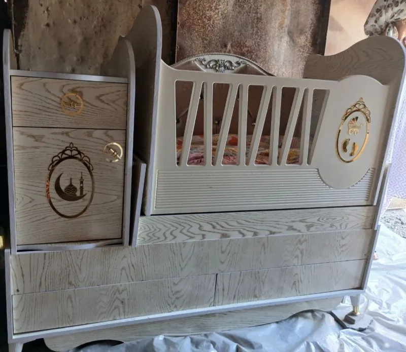 Detskiy mebel komplekt. Divan shkaf manej tumba