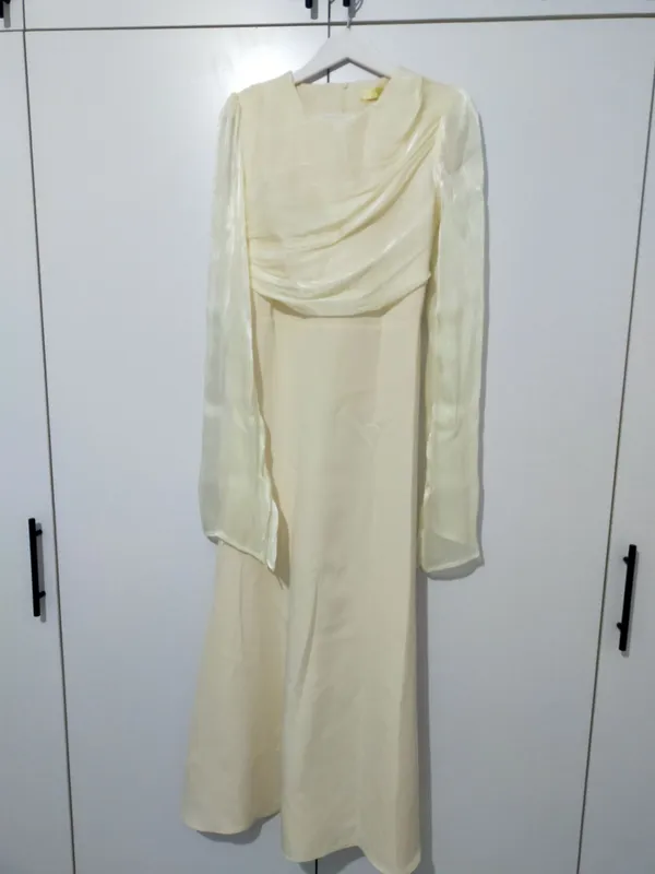 Organza yengli ayvori vecherniy ko'ylak