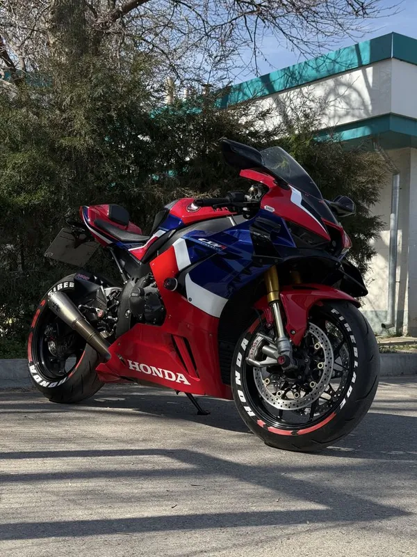 Honda CBR1000RR SP FIREBLADE 2021 в идеальном состояние — фото 1