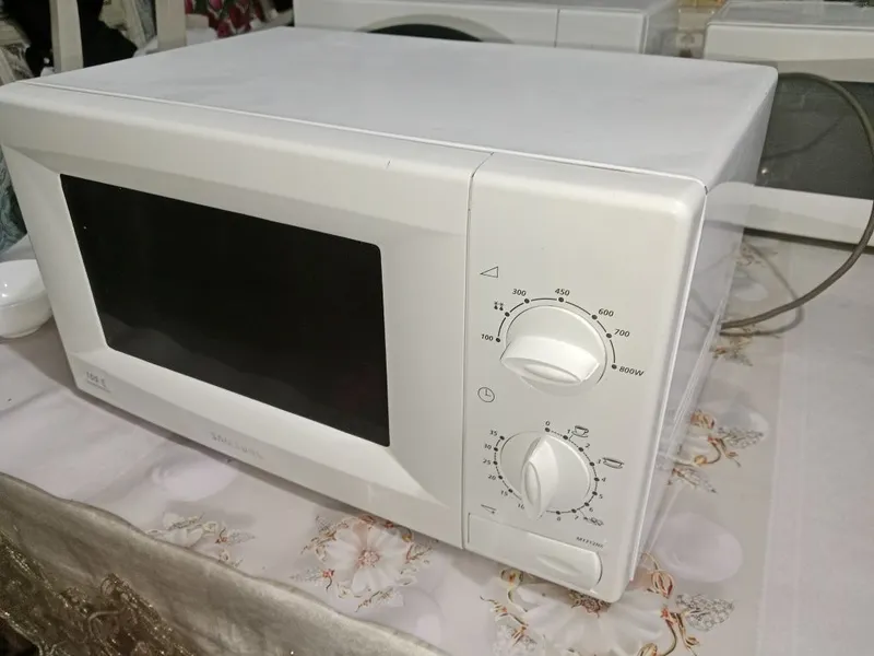 Продаётся микроволновка хорошо работает один месяц гарантия есть 2 Продаётся микроволновка хорошо работает один месяц гарантия есть 2
