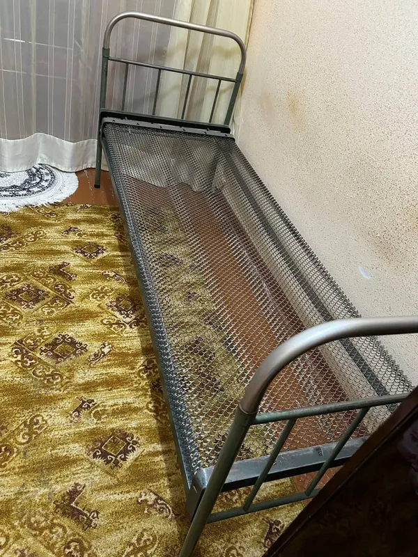 Железная кровать