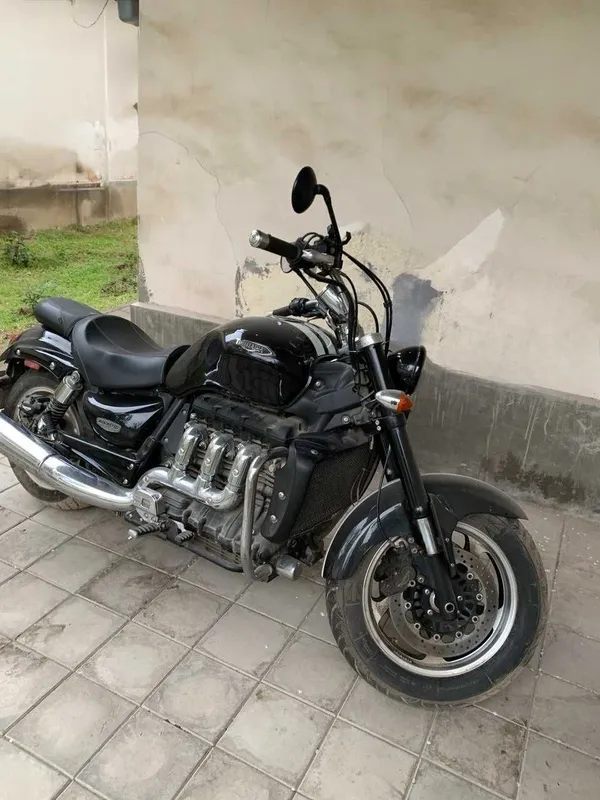 Triumph Rocket III Roadster 2015