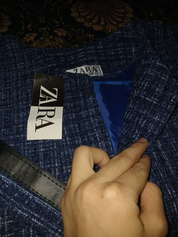 ZARA, twid materialli jaket sotiladi
